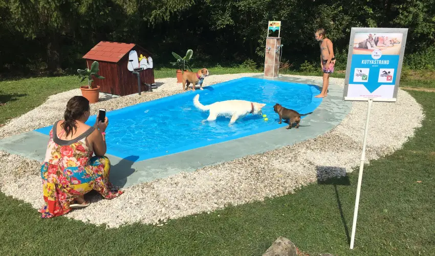 Abb�zia Country Club Nemesn�p - Augusztus 20.                                                                                                                                                                                                                                                  