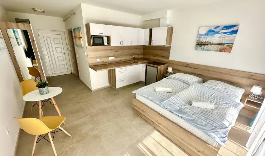 Ady Corner Pr�mium Apartmanok Si�fok - Augusztus 20. - teljes el�refizet�ssel (min. 5 �j)