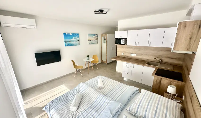 Ady Corner Pr�mium Apartmanok Si�fok - Augusztus 20. - teljes el�refizet�ssel (min. 5 �j)