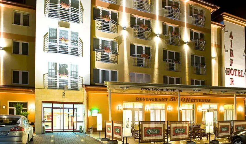 Airport Hotel Budapest Vecss - Augusztus 20. (min. 3 j)