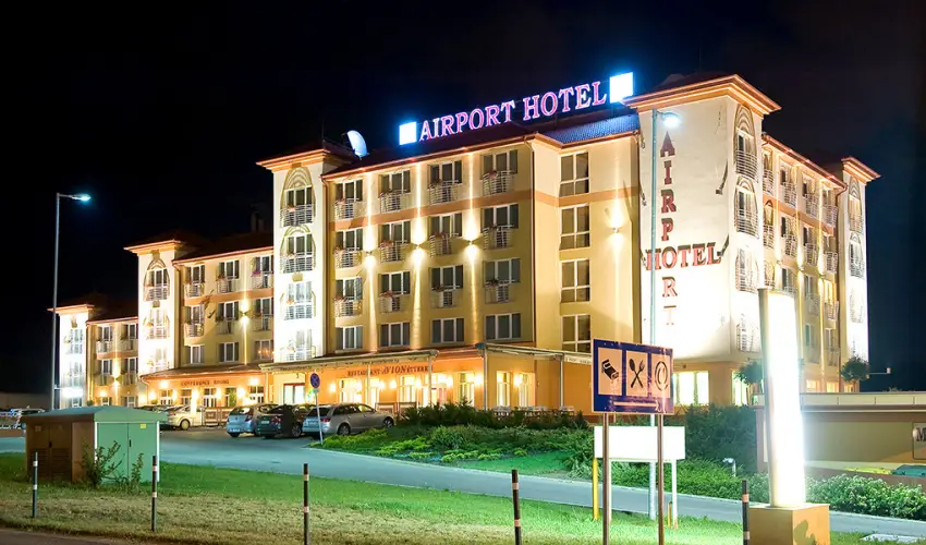 Airport Hotel Budapest Vecss - Augusztus 20. (min. 3 j)