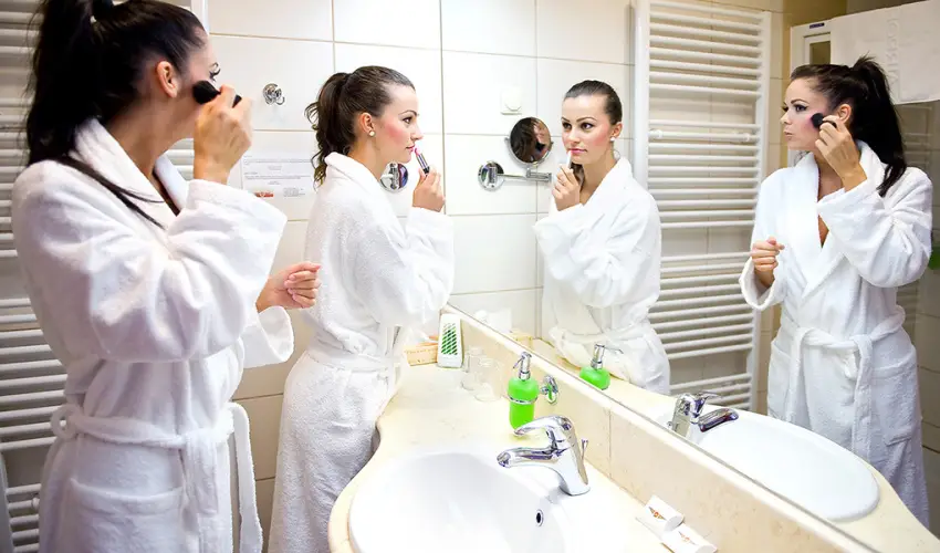 Airport Hotel Budapest Vecss - Augusztus 20. (min. 3 j)