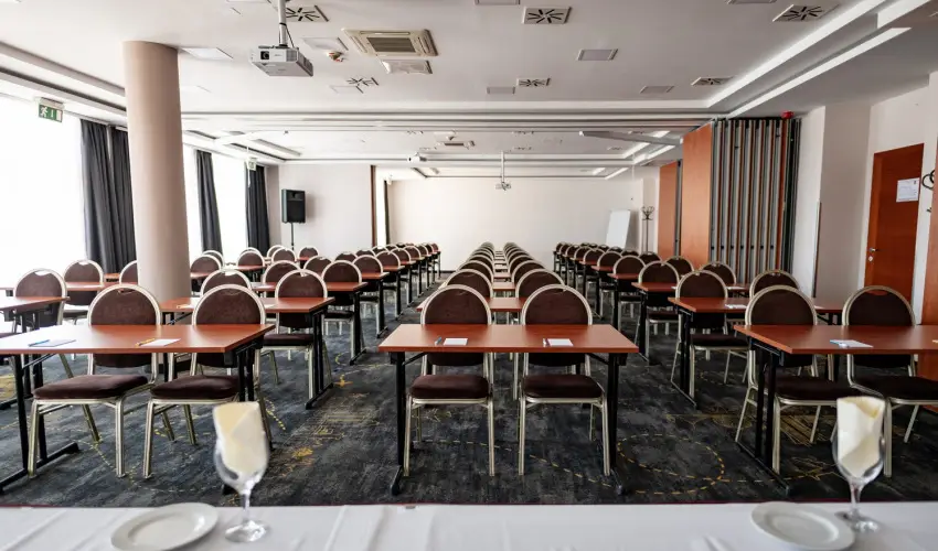 Airport Hotel Budapest Vecss - Augusztus 20. (min. 3 j)