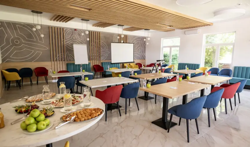 Airport Hotel Budapest Vecss - Augusztus 20. (min. 3 j)