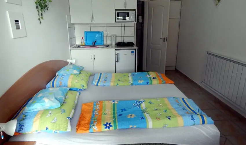 Andrea & M�nika Apartman 2 Hark�ny - Augusztus 20. (min. 6 �j)