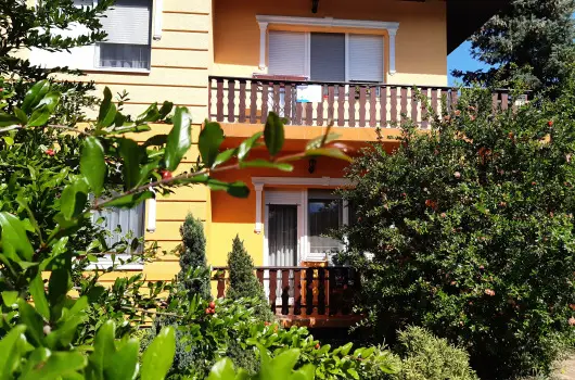 Andrea Vend�gh�z - Augusztus 20. (min. 3 �j)