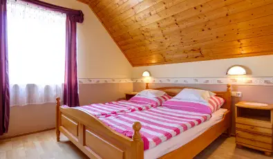 Andrea Villa H�v�z