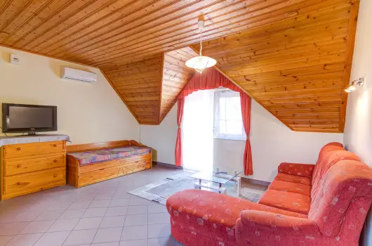 Andrea Villa - Augusztus 20. (min. 2 �j)