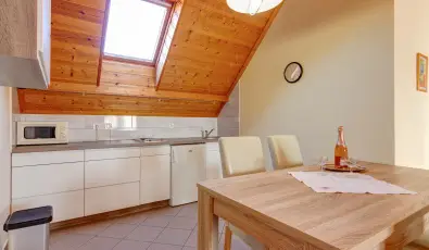 Andrea Villa H�v�z