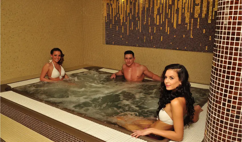 Arcanum Hotel B�k�scsaba - Augusztus 20.