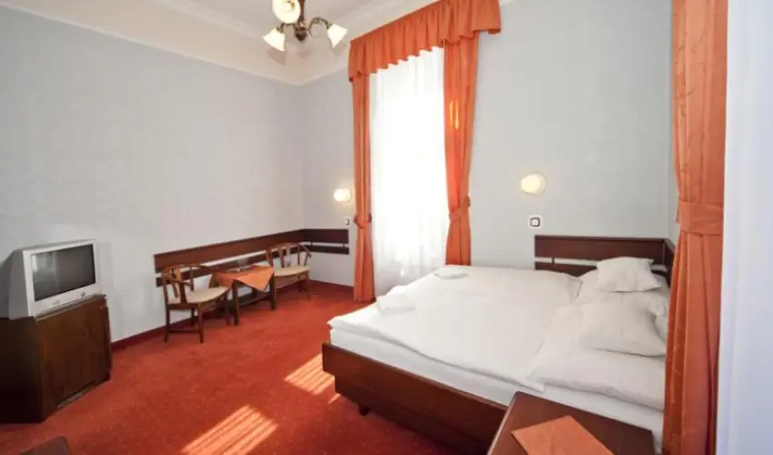 Astoria Hotel �s �tterem Balatonf�red - Augusztus 20. (min. 2 �j)