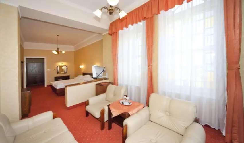 Astoria Hotel �s �tterem Balatonf�red - Augusztus 20. (min. 2 �j)