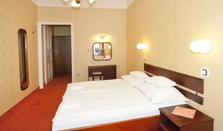 Astoria Hotel �s �tterem Balatonf�red - Augusztus 20. (min. 2 �j)