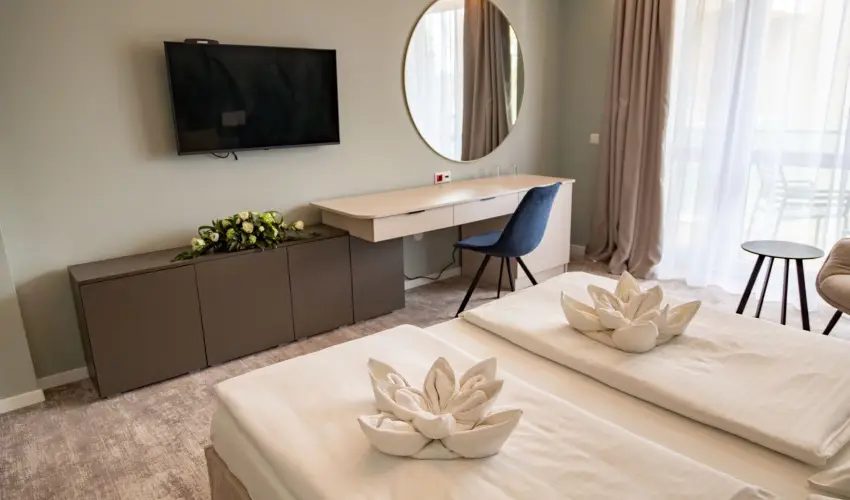 Hotel Atlantis Wellness & Conference Hajdszoboszl - Augusztus 20. - teljes elrefizetssel (min. 2 j)