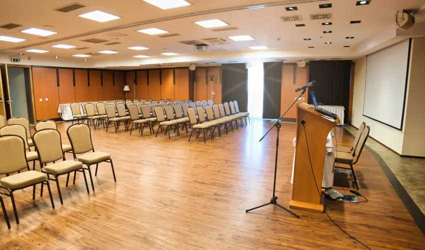 Hotel Atlantis Wellness & Conference Hajdszoboszl - Augusztus 20. - teljes elrefizetssel (min. 2 j)