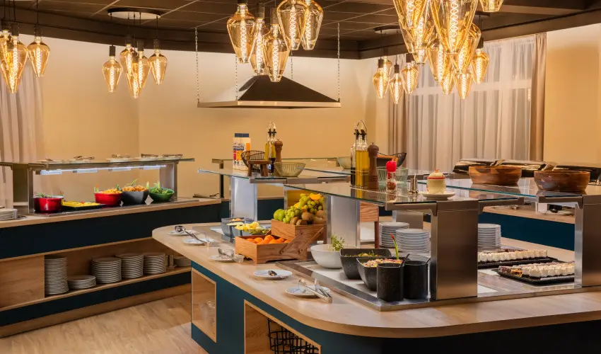 Hotel Atlantis Wellness & Conference Hajdszoboszl - Augusztus 20. - teljes elrefizetssel (min. 2 j)