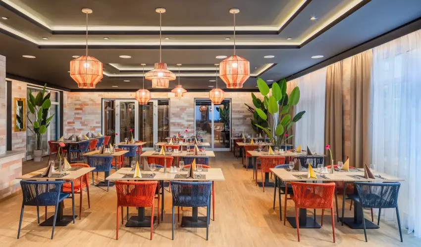 Hotel Atlantis Wellness & Conference Hajdszoboszl - Augusztus 20. - teljes elrefizetssel (min. 2 j)