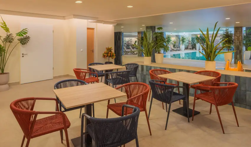 Hotel Atlantis Wellness & Conference Hajdszoboszl - Augusztus 20. - teljes elrefizetssel (min. 2 j)