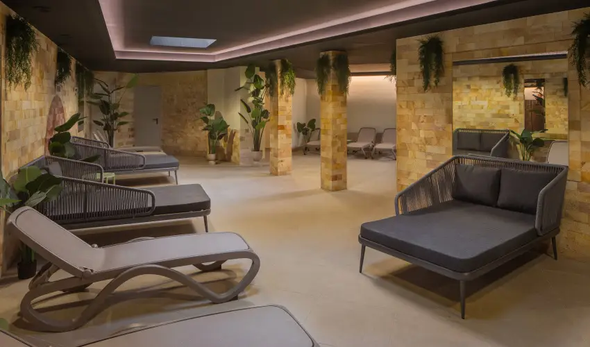 Hotel Atlantis Wellness & Conference Hajdszoboszl - Augusztus 20. - teljes elrefizetssel (min. 2 j)