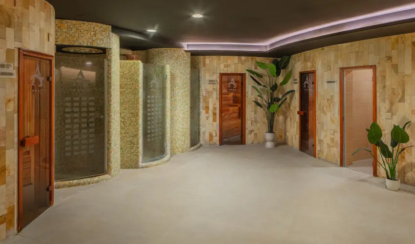 Hotel Atlantis Wellness & Conference Hajdszoboszl - Augusztus 20. - teljes elrefizetssel (min. 2 j)