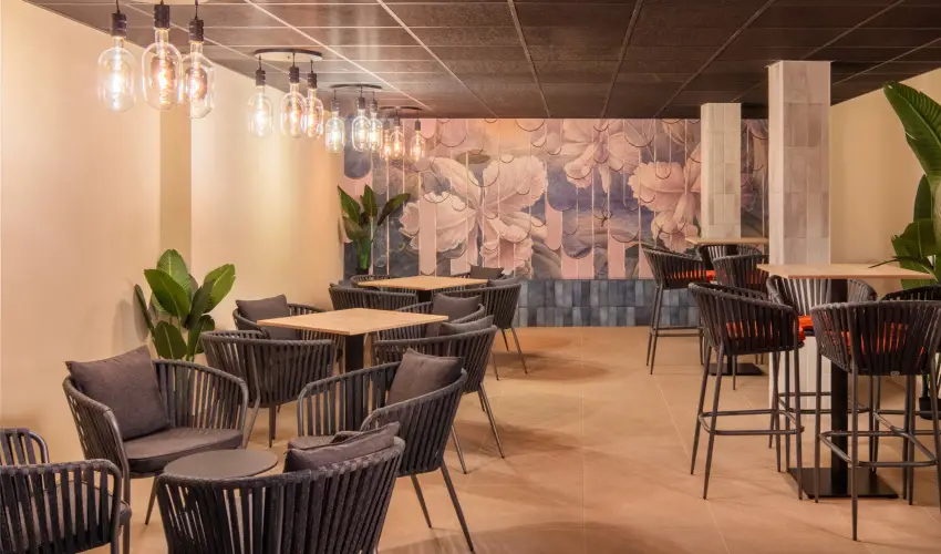 Hotel Atlantis Wellness & Conference Hajdszoboszl - Augusztus 20. - teljes elrefizetssel (min. 2 j)