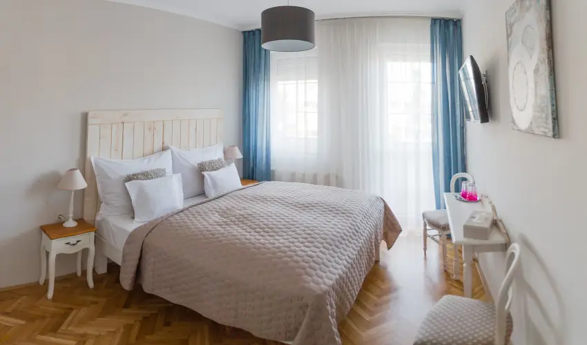 Aurora Vend�gh�z H�v�z - Augusztus 20.