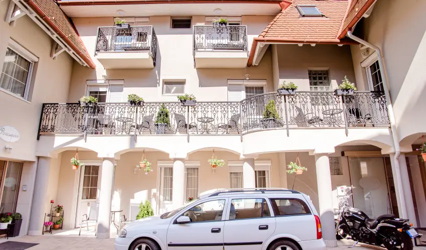 Aurora Vend�gh�z H�v�z - Augusztus 20.