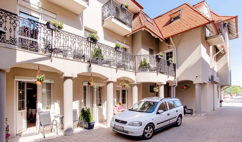 Aurora Vend�gh�z H�v�z - Augusztus 20.