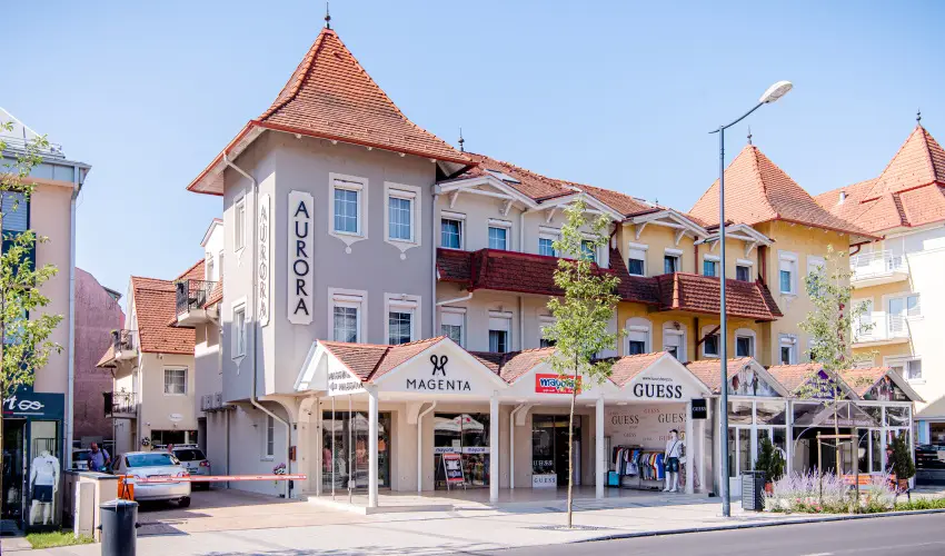 Aurora Vend�gh�z H�v�z - Augusztus 20.