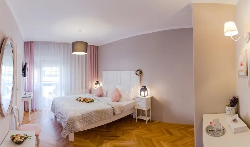 Aurora Vend�gh�z H�v�z - Augusztus 20.