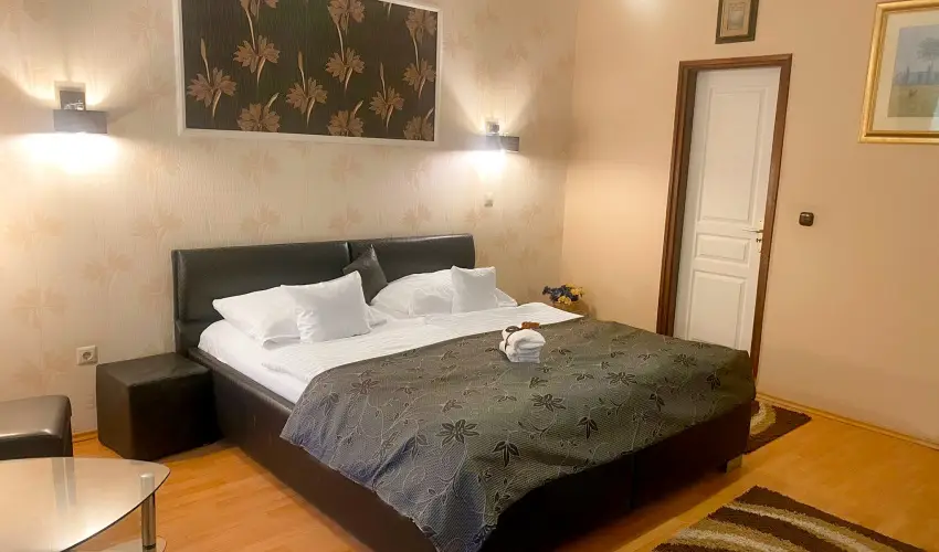 Bajor Panzi Aparthotel Bk, Bkfrd - Augusztus 20.