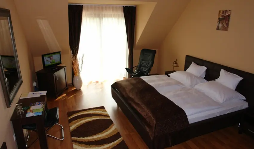 Bajor Panzi Aparthotel Bk, Bkfrd - Augusztus 20.