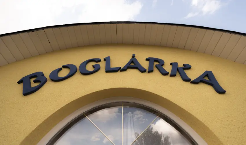 Bogl�rka Panzi�-�tterem  Mez�k�vesd - Augusztus 20. (min. 3 �j)