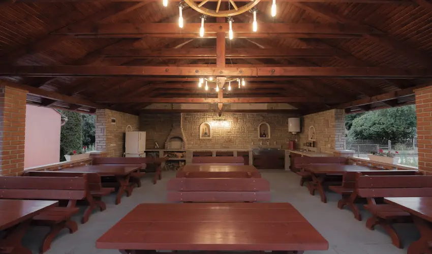 Bogl�rka Panzi�-�tterem  Mez�k�vesd - Augusztus 20. (min. 3 �j)