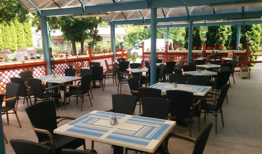 Bogl�rka Panzi�-�tterem  Mez�k�vesd - Augusztus 20. (min. 3 �j)