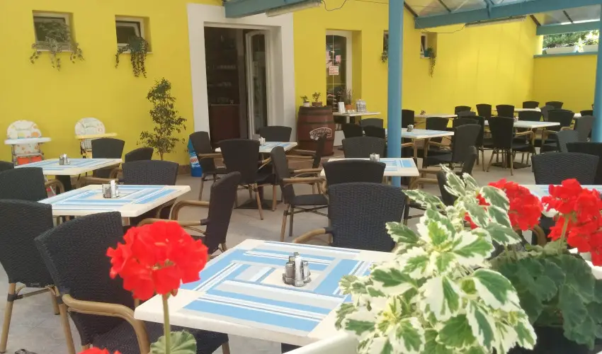 Bogl�rka Panzi�-�tterem  Mez�k�vesd - Augusztus 20. (min. 3 �j)