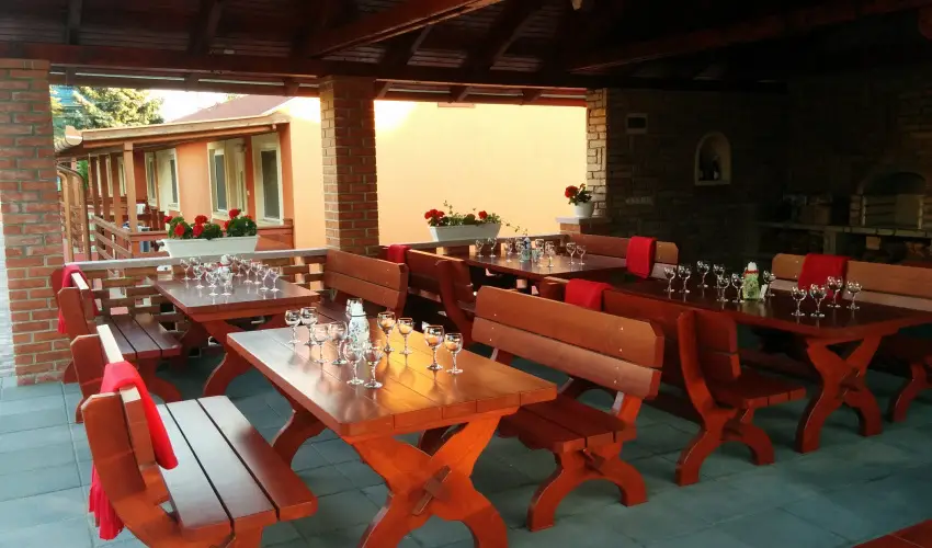 Bogl�rka Panzi�-�tterem  Mez�k�vesd - Augusztus 20. (min. 3 �j)