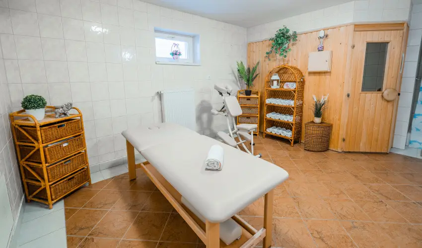 Bogl�rka Panzi�-�tterem  Mez�k�vesd - Augusztus 20. (min. 3 �j)