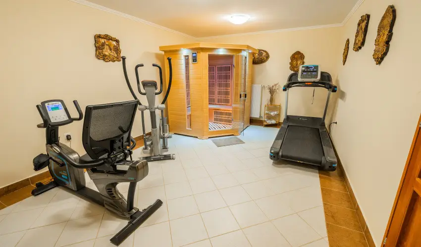 Bogl�rka Panzi�-�tterem  Mez�k�vesd - Augusztus 20. (min. 3 �j)