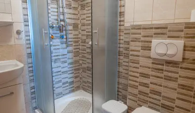 Bogl�rka Panzi�-�tterem  Mez�k�vesd