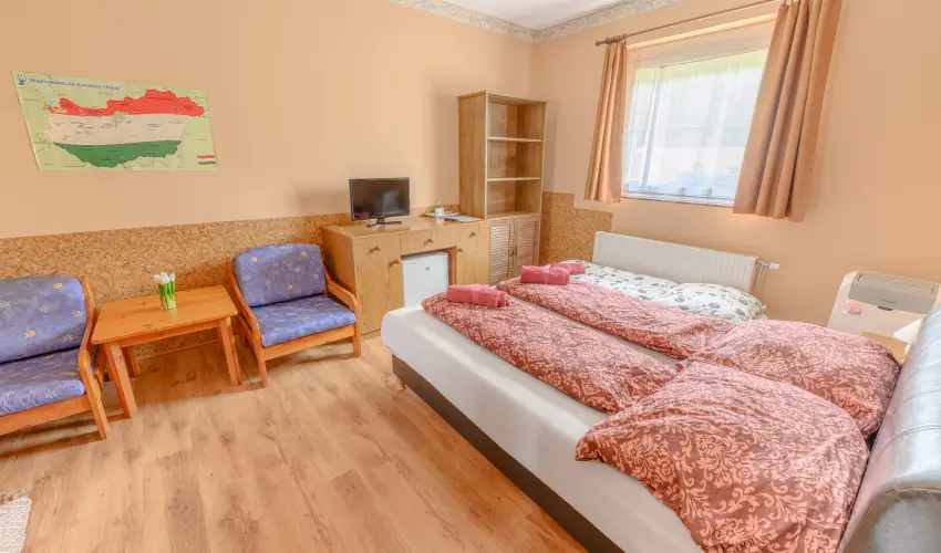 Borb�la Vend�gh�z Gyenesdi�s - Augusztus 20. (min. 2 �j)