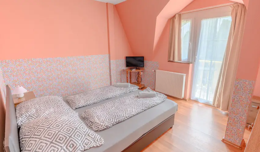 Borb�la Vend�gh�z Gyenesdi�s - Augusztus 20. (min. 2 �j)