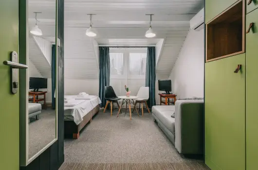 Borbartok Panzi - Augusztus 20. (min. 3 j)