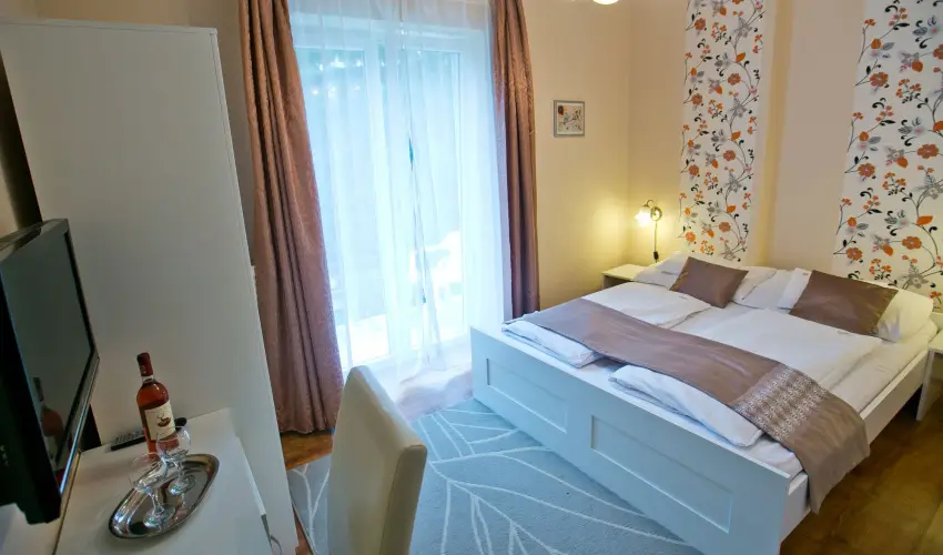 Borka Panzi Pardfrd - Augusztus 20. (min. 2 j)