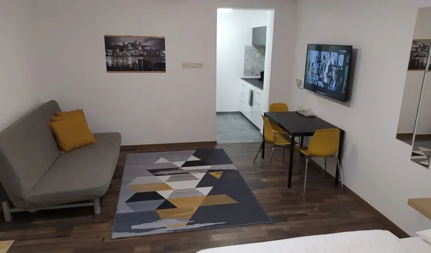 Borka Panzi Pardfrd - Augusztus 20. (min. 2 j)