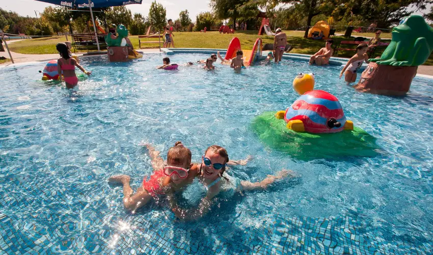 Cegl�df�rd� Apartmanpark �s Kemping Cegl�d - Augusztus 20. (min. 2 �j)