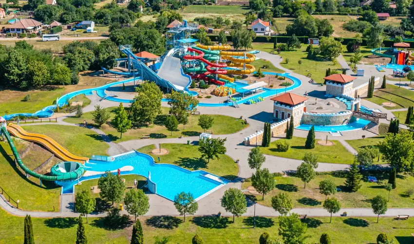 Cegl�df�rd� Apartmanpark �s Kemping Cegl�d - Augusztus 20. (min. 2 �j)