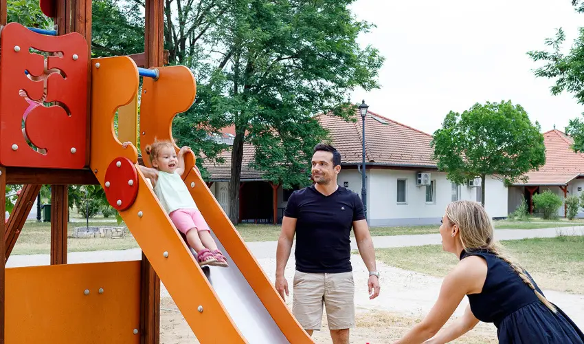 Cegl�df�rd� Apartmanpark �s Kemping Cegl�d - Augusztus 20. (min. 2 �j)