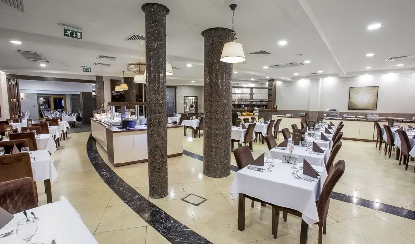 Colosseum Wellness Hotel Mrahalom - Augusztus 20. (min. 3 j)