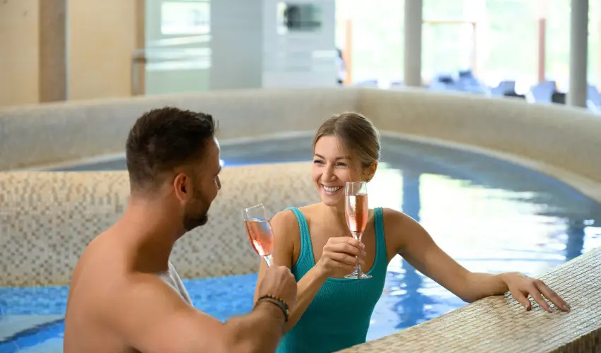 Colosseum Wellness Hotel M�rahalom - Augusztus 20. - teljes el�refizet�ssel (min. 3 �j)